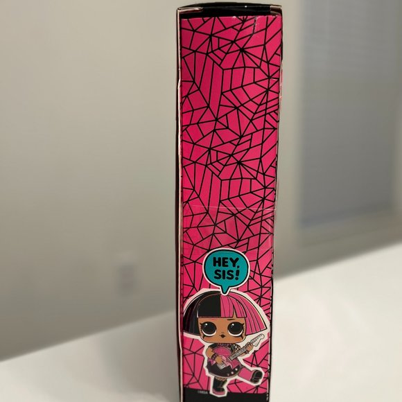 LOL SURPRISE O.M.G. PRESENT SURPRISE METAL CHICK FASHION DOLL WITH 20 SURPRISES. - Picture 5 of 6